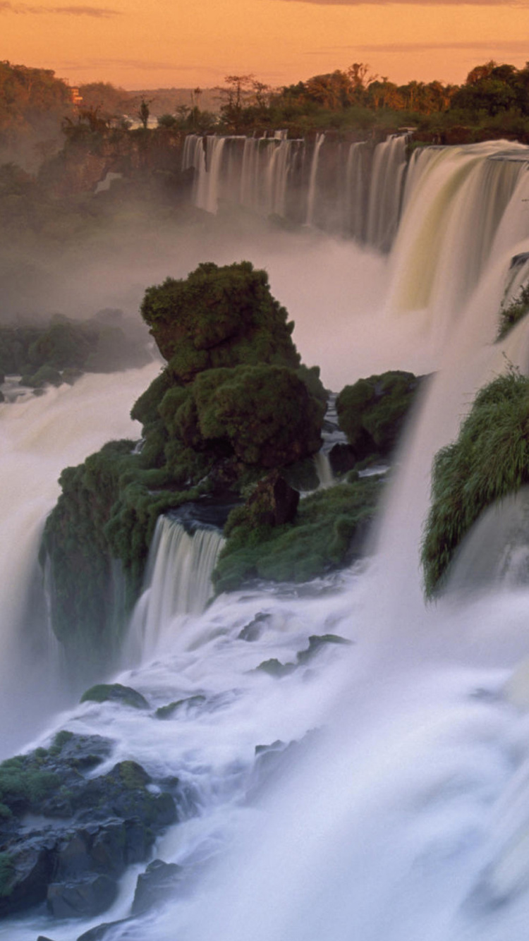 Cascadas en Medio Del Bosque Durante la Puesta de Sol. Wallpaper in 750x1334 Resolution