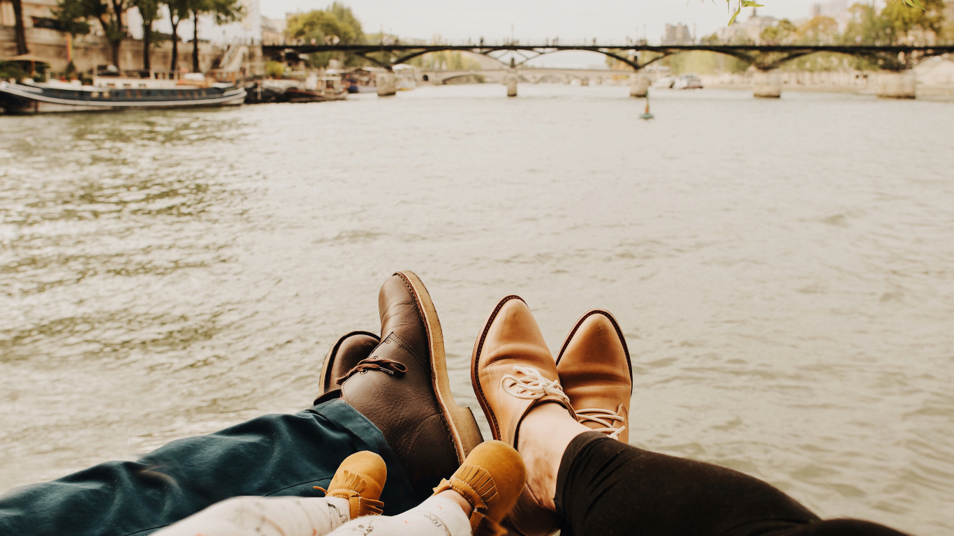 Famille, Bonheur, Chaussure, Jambe, Loisir. Wallpaper in 1366x768 Resolution