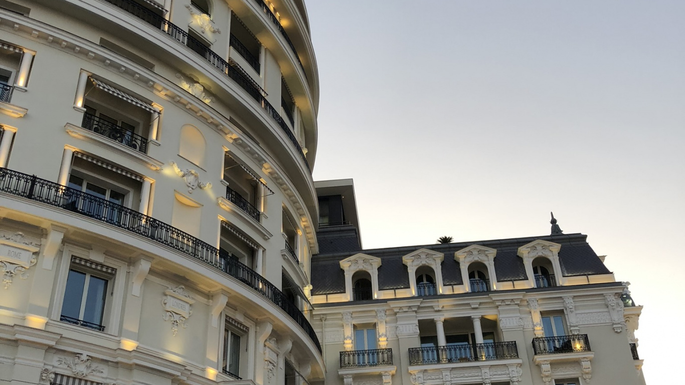 Landmark, Window, Condominium, Facade, Mixed Use. Wallpaper in 1366x768 Resolution