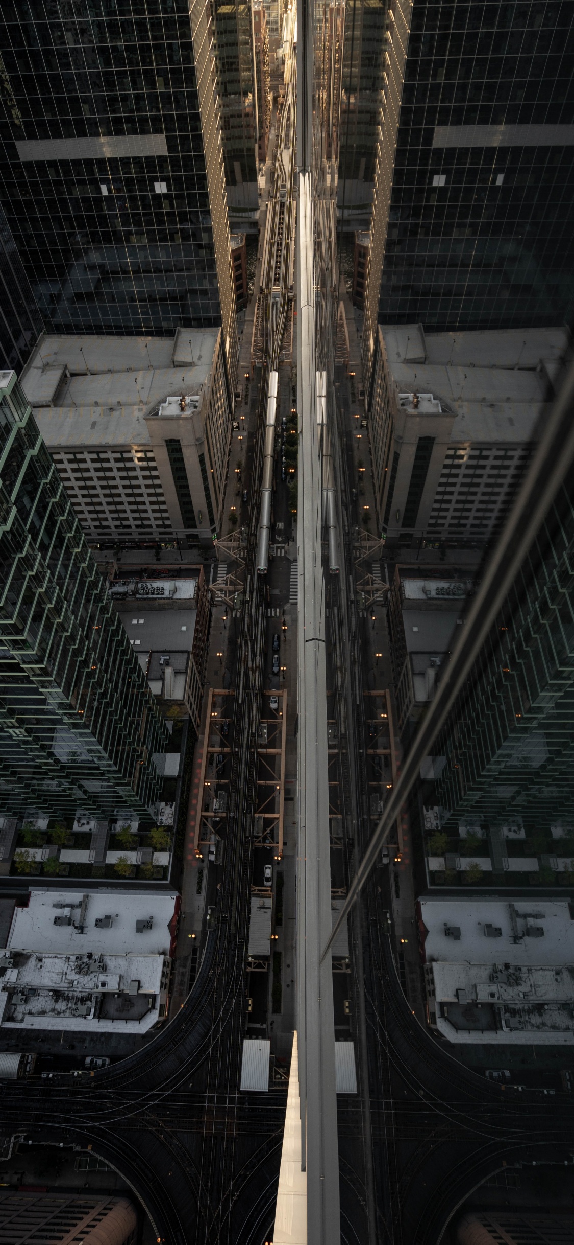 Vue Grand Angle Des Bâtiments de la Ville Pendant la Journée. Wallpaper in 1125x2436 Resolution