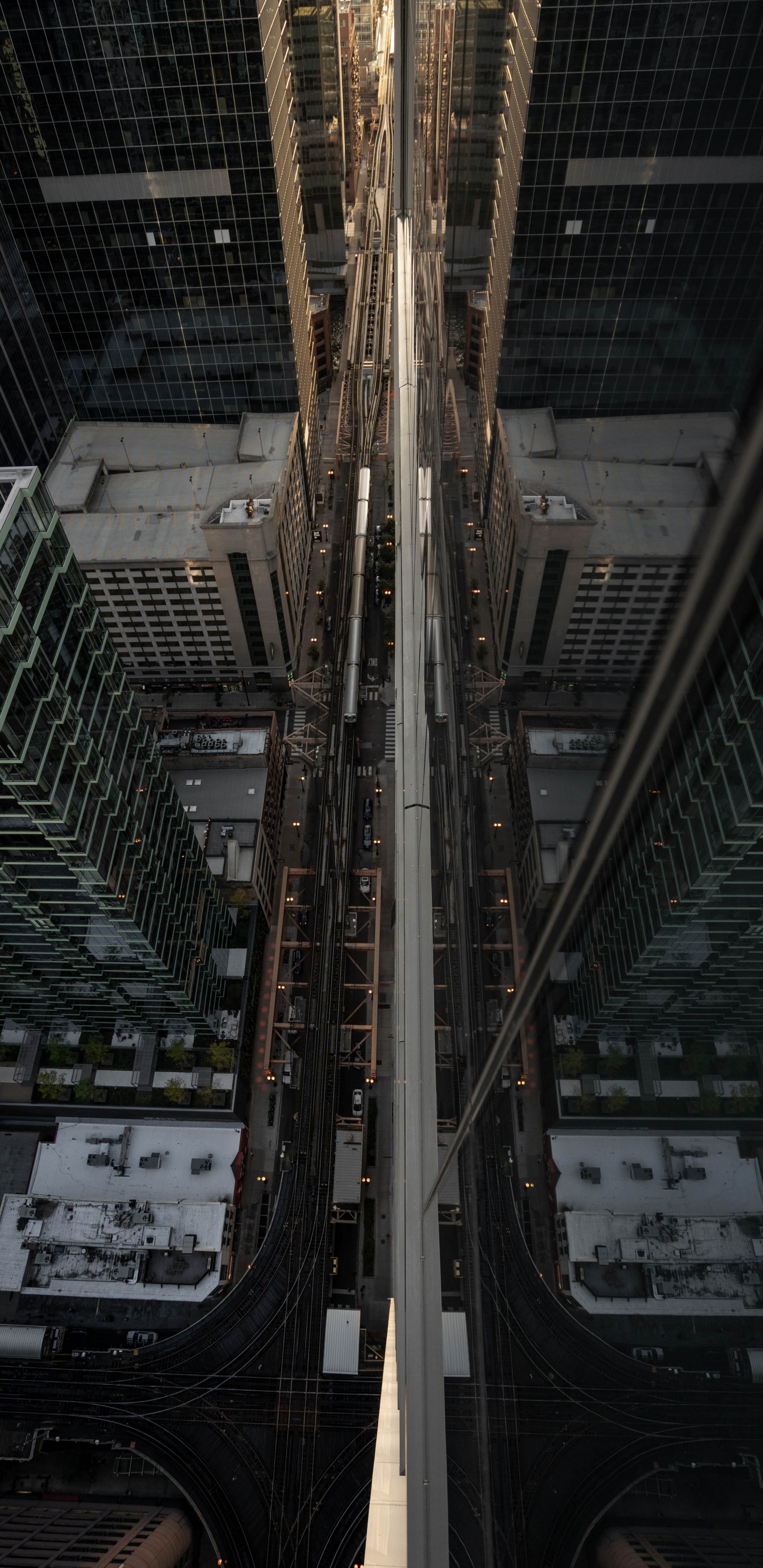 Vue Grand Angle Des Bâtiments de la Ville Pendant la Journée. Wallpaper in 1440x2960 Resolution