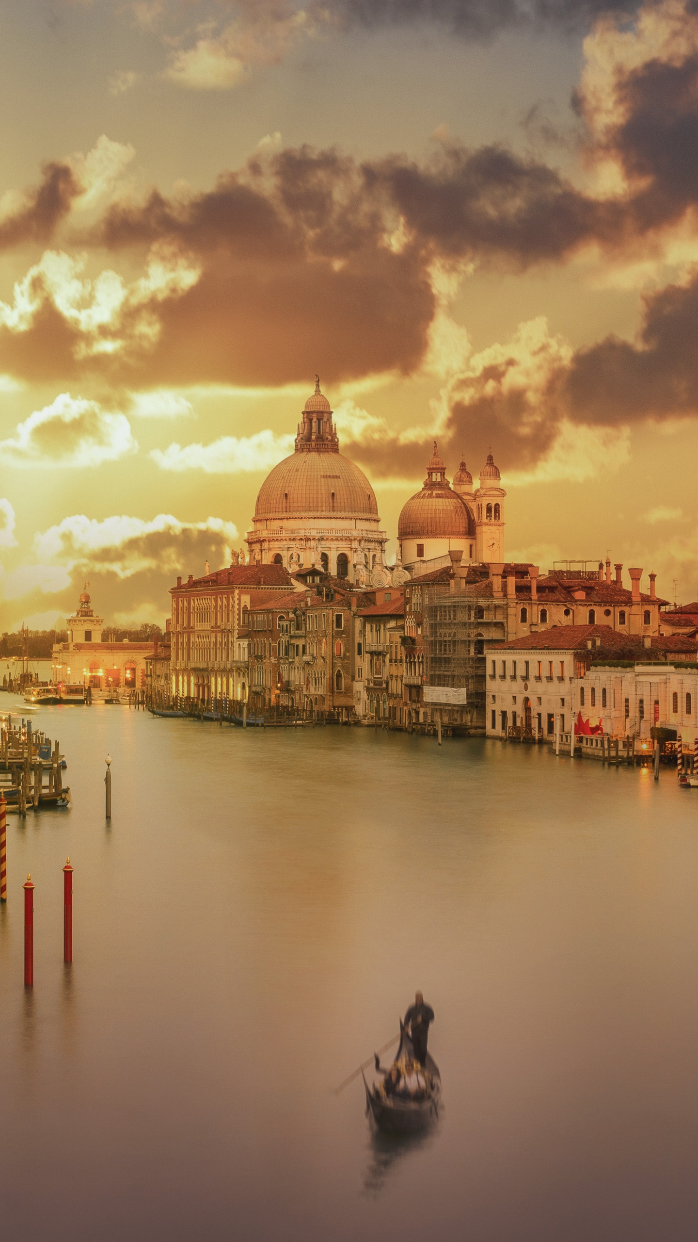 Boat on Water Near Buildings During Sunset. Wallpaper in 1440x2560 Resolution