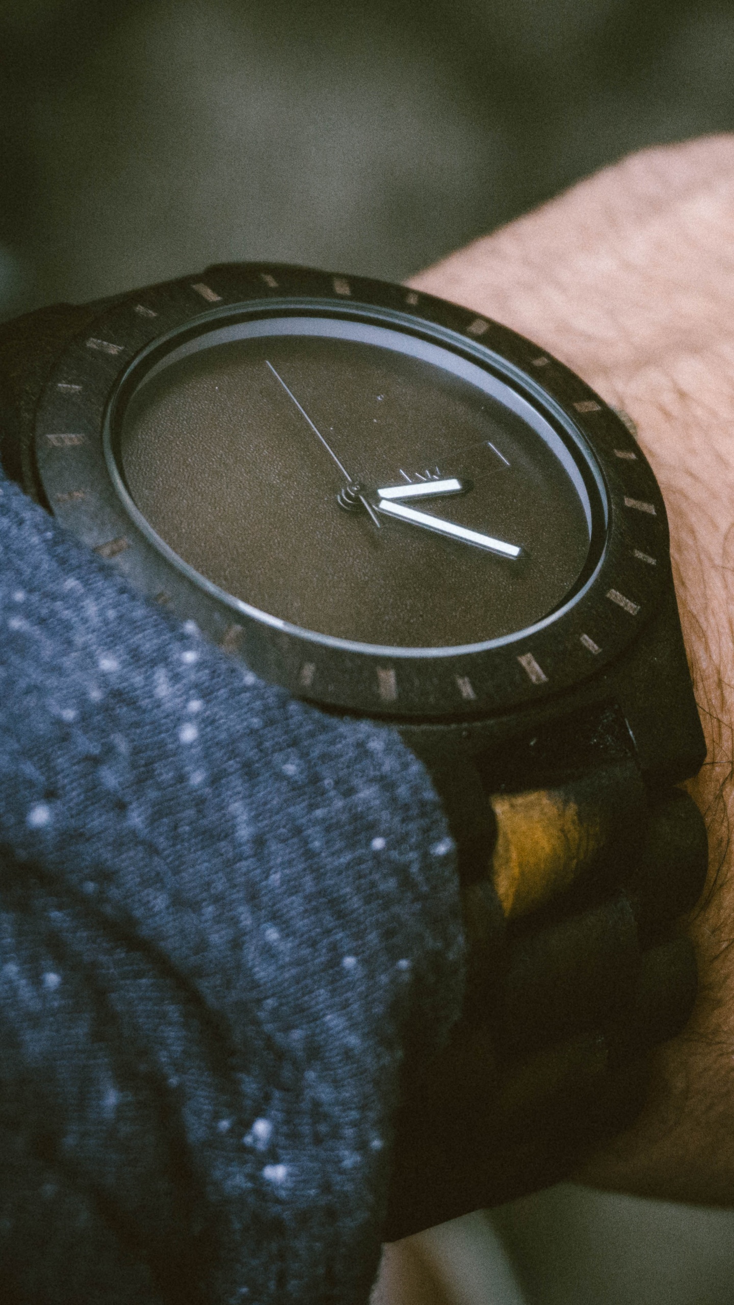 Montre Analogique Noire à 10 00. Wallpaper in 1440x2560 Resolution