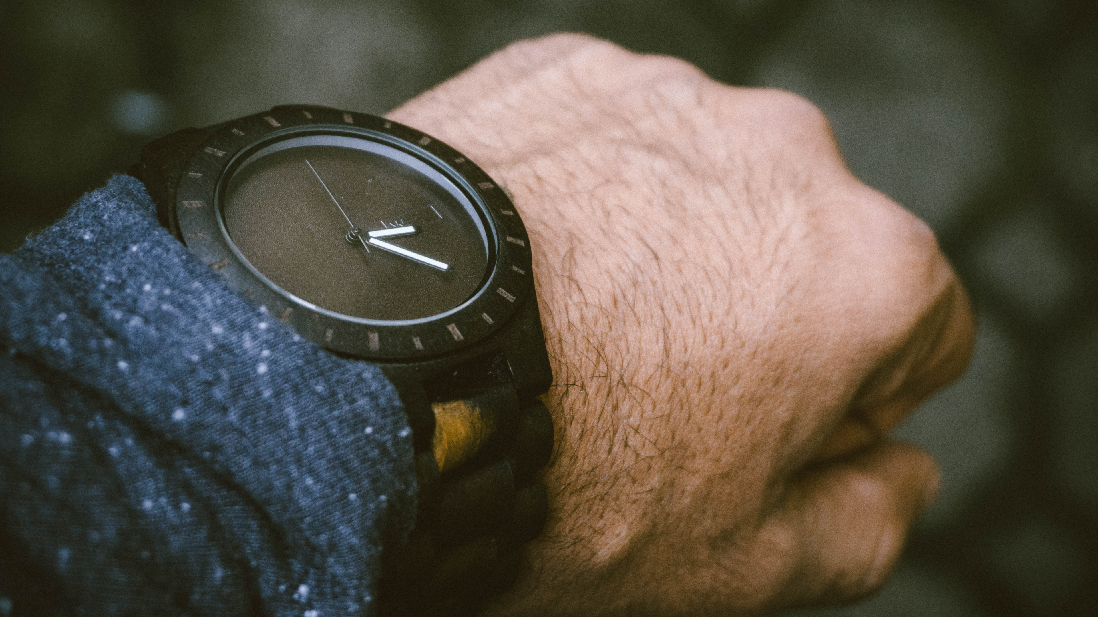 Montre Analogique Noire à 10 00. Wallpaper in 3840x2160 Resolution