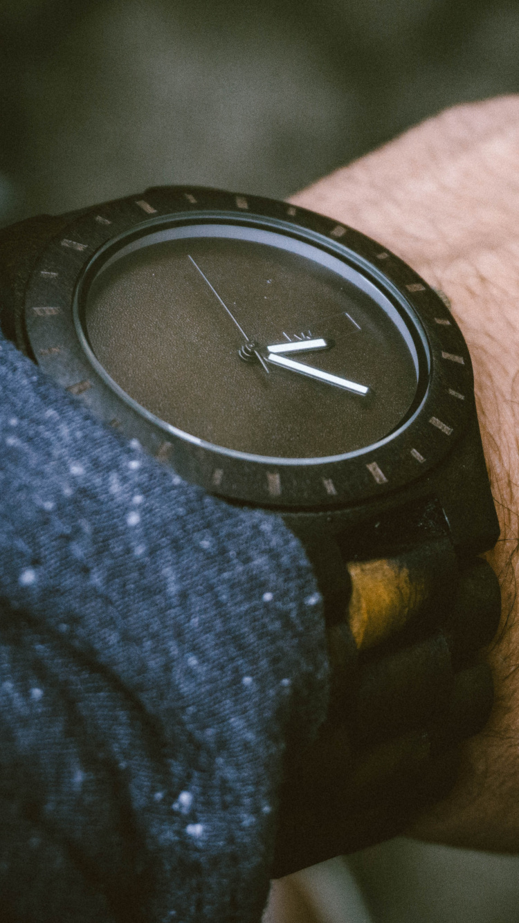 Black Analog Watch at 10 00. Wallpaper in 750x1334 Resolution