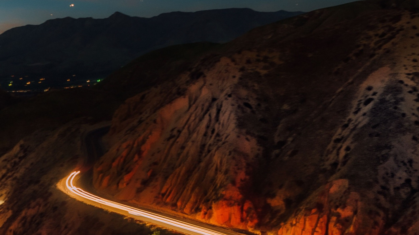 Camino Sinuoso de Larga Exposición, Montaña, Luz, Iluminación Automotriz, Highland. Wallpaper in 1366x768 Resolution