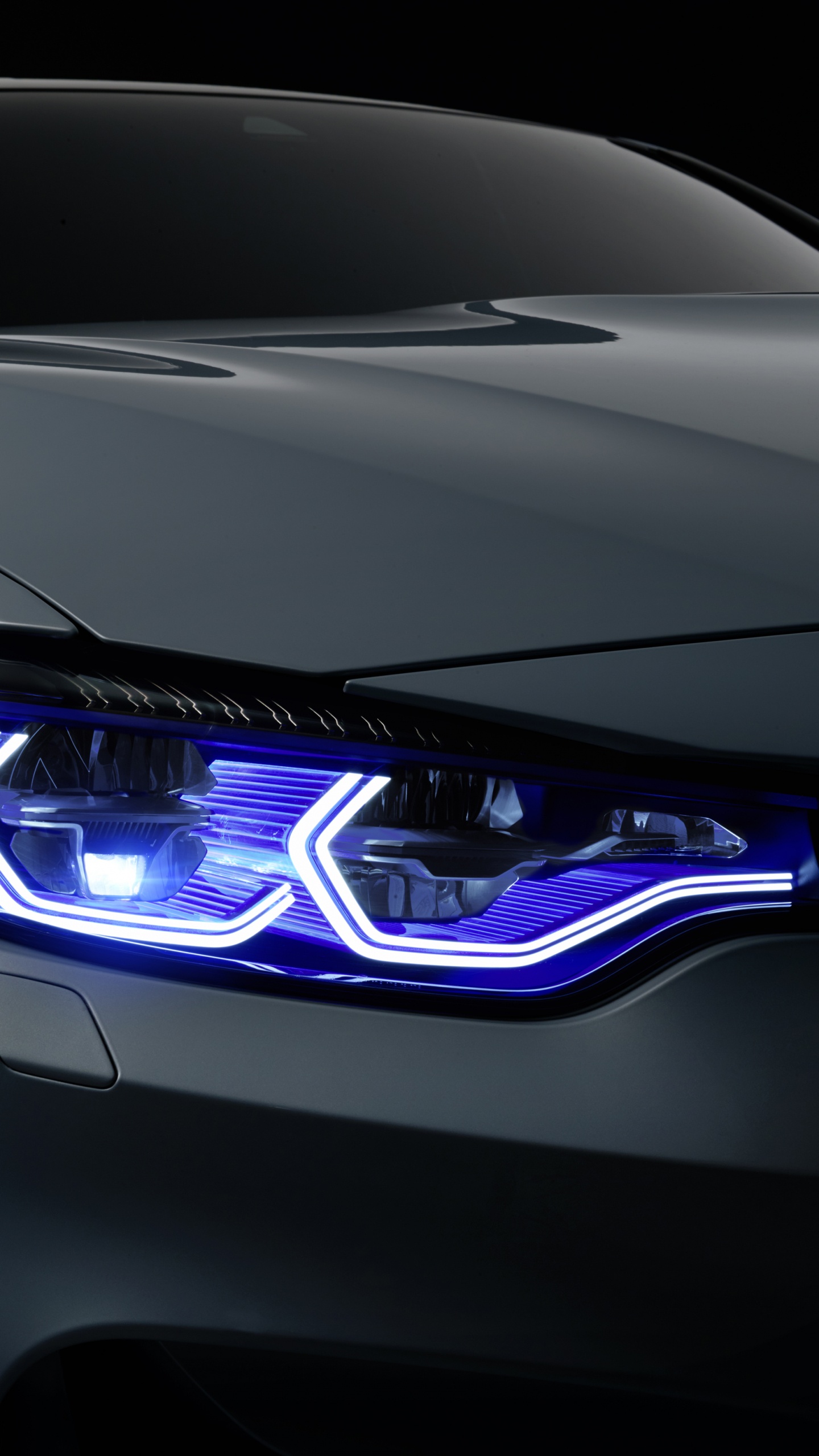 Porsche 911 Blanche Garée Sur Une Surface Noire. Wallpaper in 1440x2560 Resolution