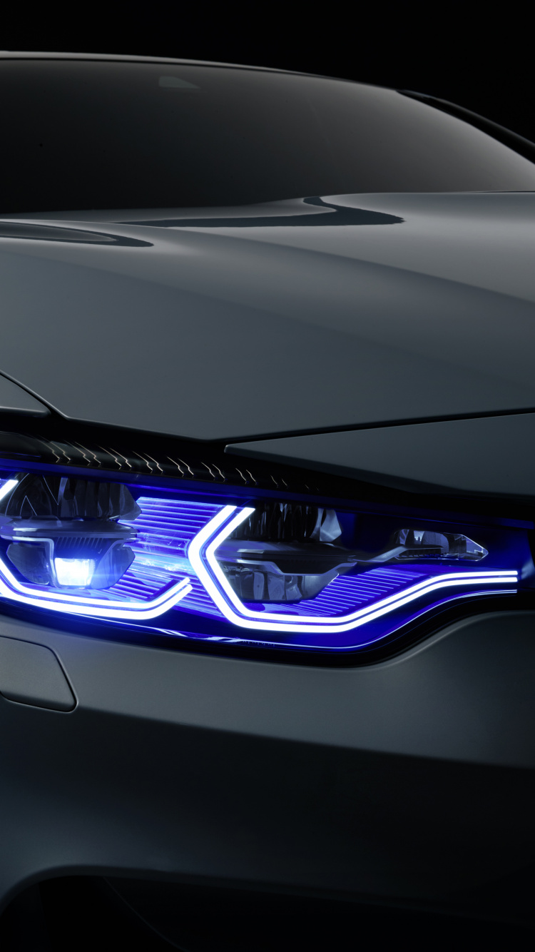 Porsche 911 Blanche Garée Sur Une Surface Noire. Wallpaper in 750x1334 Resolution