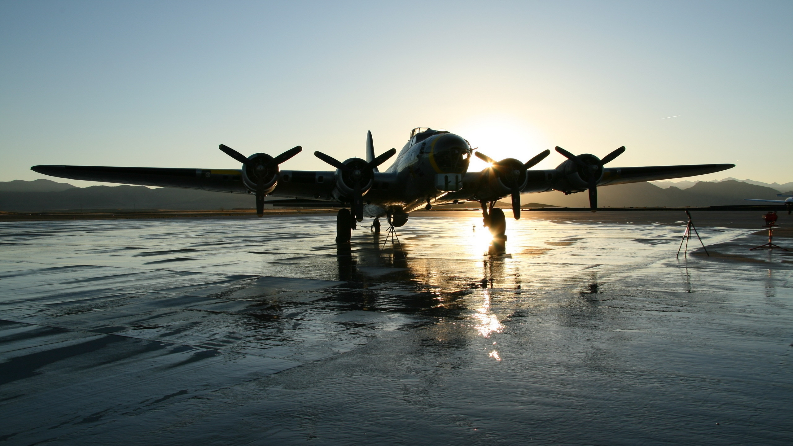Black Fighter Plane on The Sea During Daytime. Wallpaper in 2560x1440 Resolution