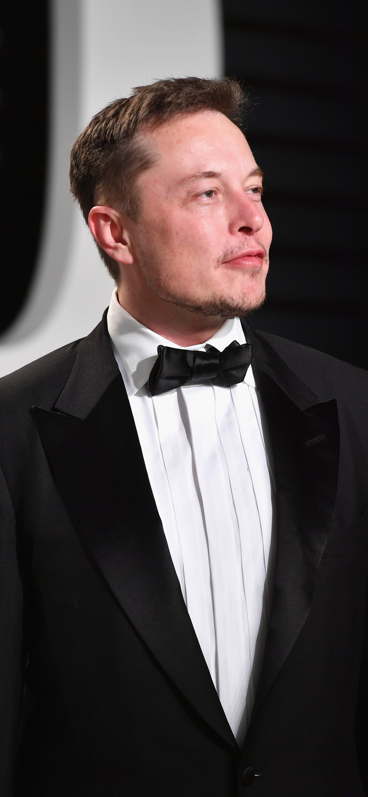 Elon Musk, Tesla Model 3, Traje, Ropa Formal, Tuxedo. Wallpaper in 1242x2688 Resolution