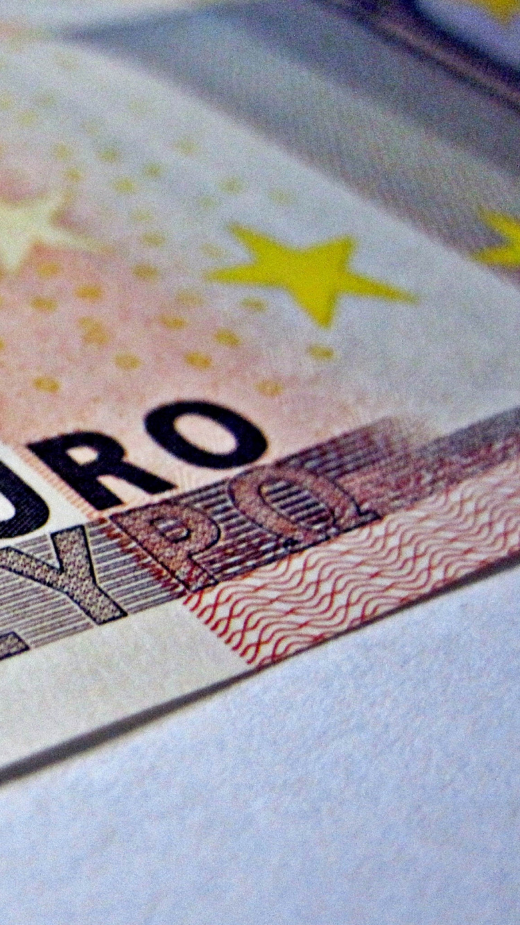 Billet de 10 Euros Sur Textile Blanc. Wallpaper in 750x1334 Resolution