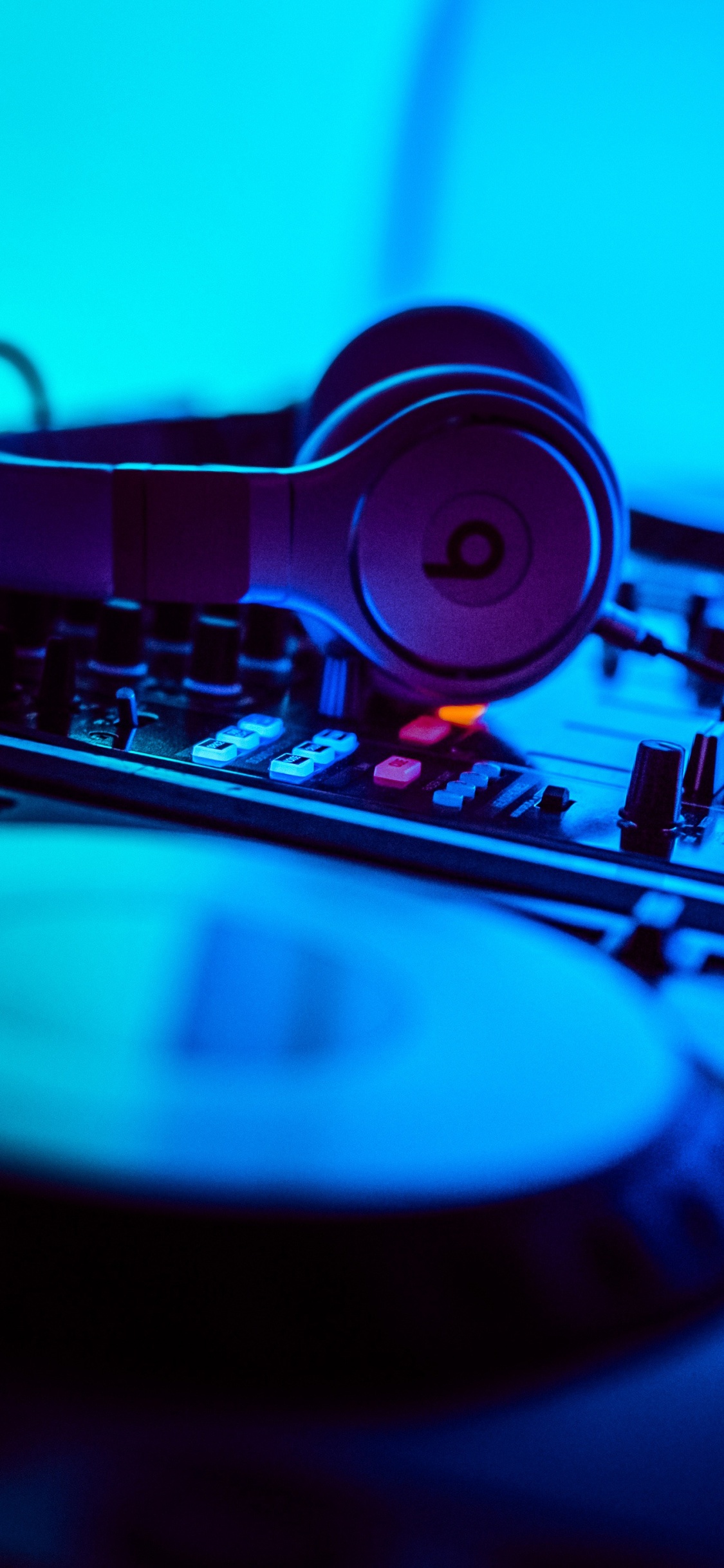 Elektronische Dance-Musik, Unterhaltung, Elektronik, Blau, Discjockey. Wallpaper in 1125x2436 Resolution