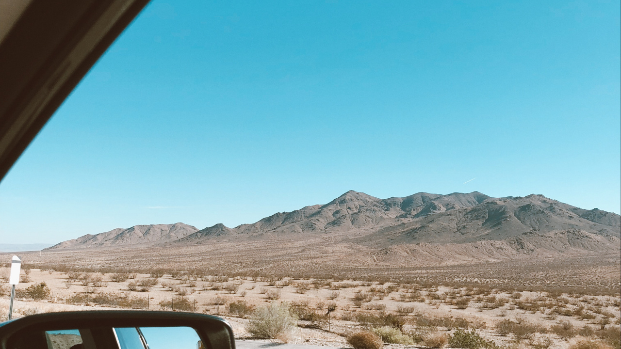 King, Windshield, Rear-view Mirror, Road Trip, Automotive Mirror. Wallpaper in 1280x720 Resolution