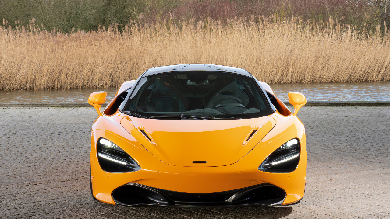 Lamborghini Aventador Orange Sur Champ Brun Pendant la Journée. Wallpaper in 1280x720 Resolution