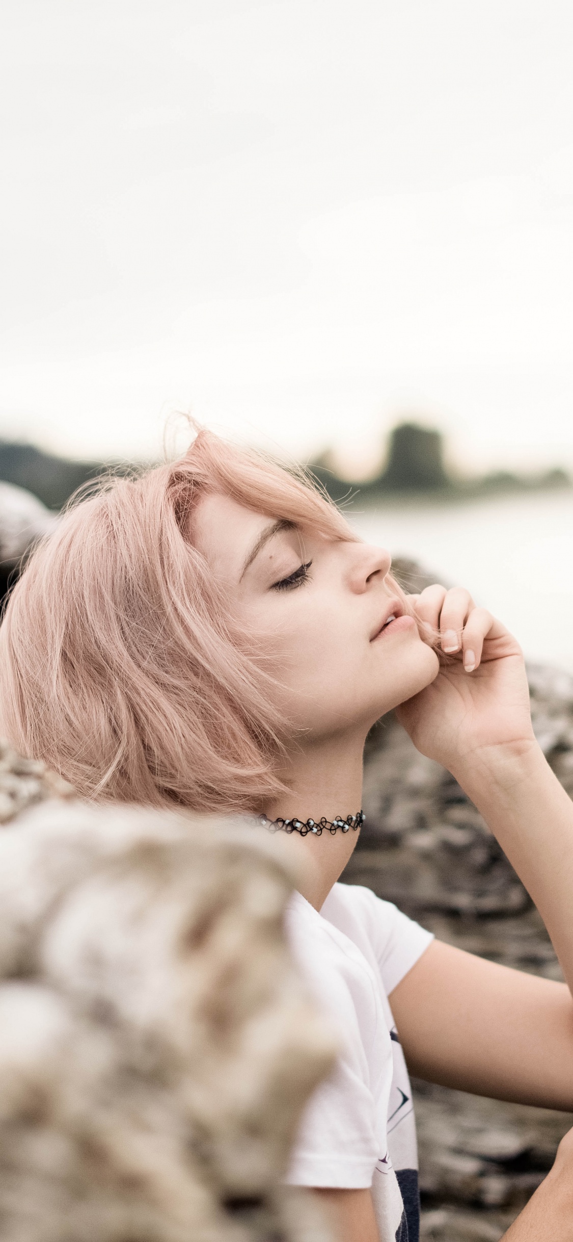 People in Nature, Beauty, Skin, Eye, Sitting. Wallpaper in 1125x2436 Resolution