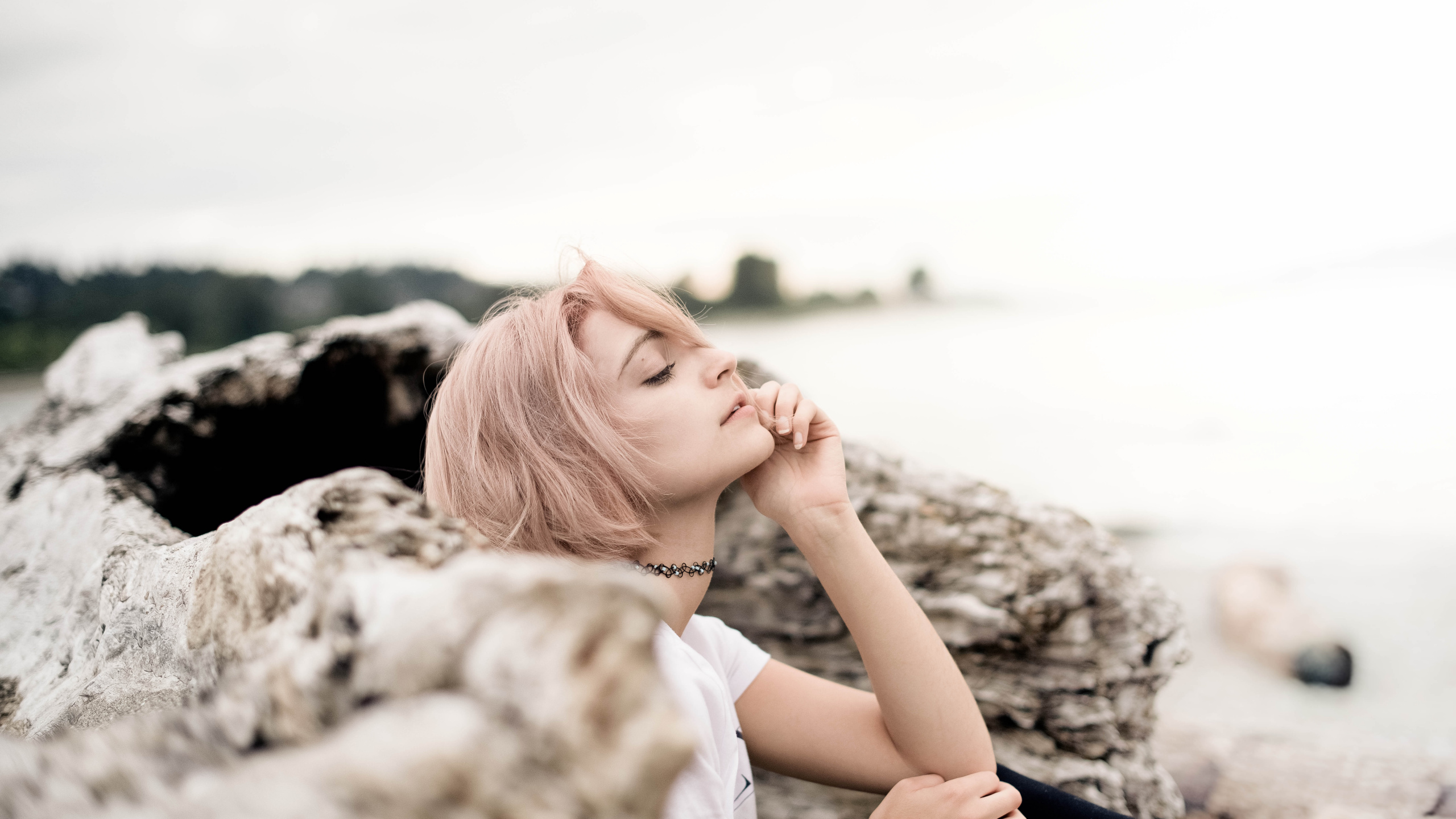 People in Nature, Beauty, Skin, Eye, Sitting. Wallpaper in 2560x1440 Resolution