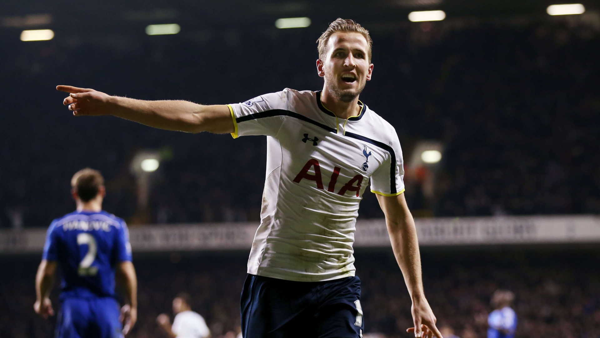 Mann im Gelb-schwarzen Nike-Fußball-Trikot-Shirt. Wallpaper in 1920x1080 Resolution