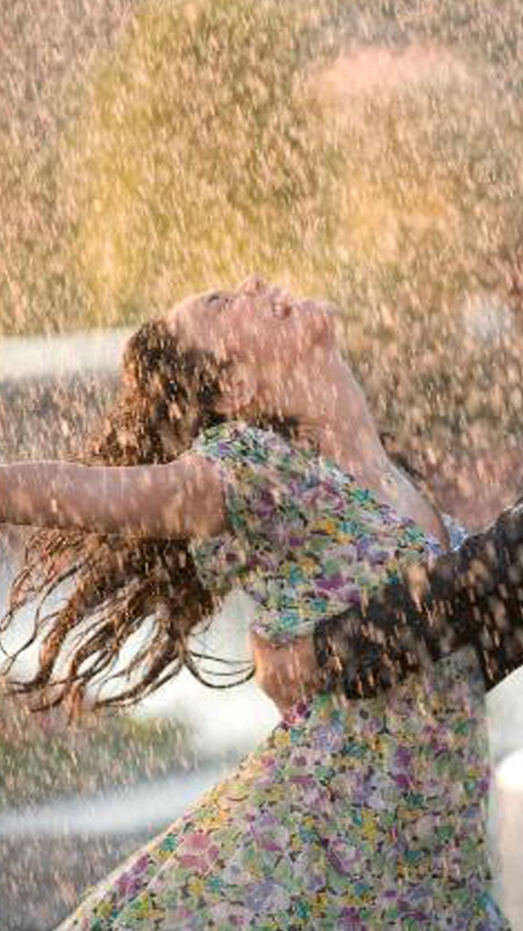 Eau, Amusement, Heureux, Arts Visuels, Geste. Wallpaper in 750x1334 Resolution