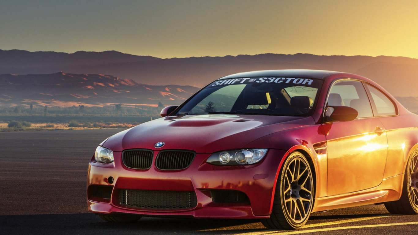 Roter Bmw m 3 Tagsüber Unterwegs. Wallpaper in 1366x768 Resolution