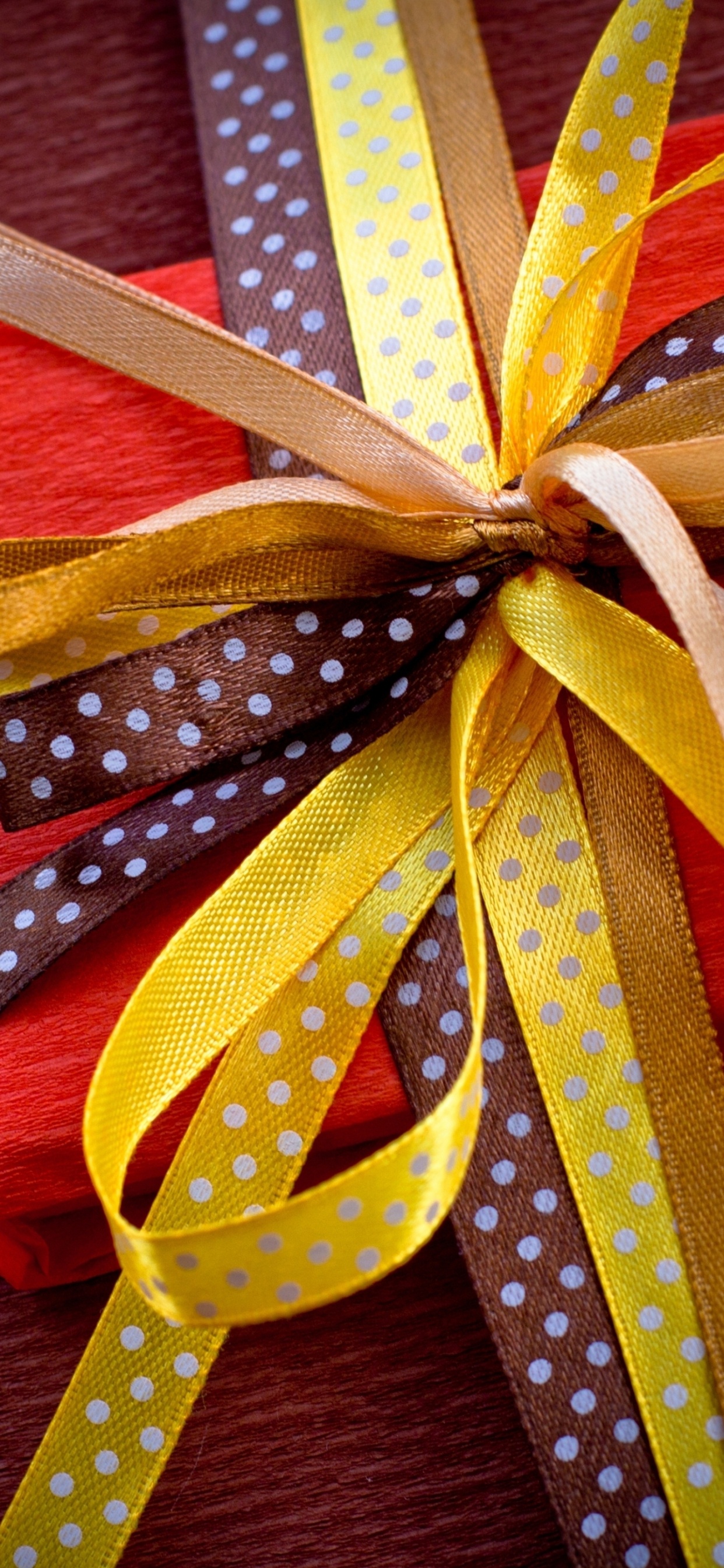 Geschenk, Multifunktionsleiste, Gegenwart, Geschenkpapier, Gelb. Wallpaper in 1242x2688 Resolution