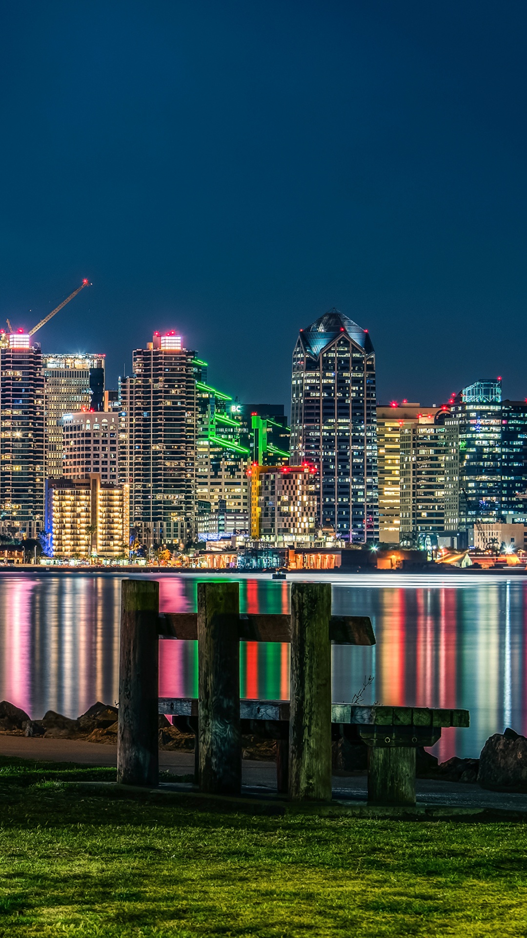 Skyline Der Stadt Bei Nacht Night. Wallpaper in 1080x1920 Resolution