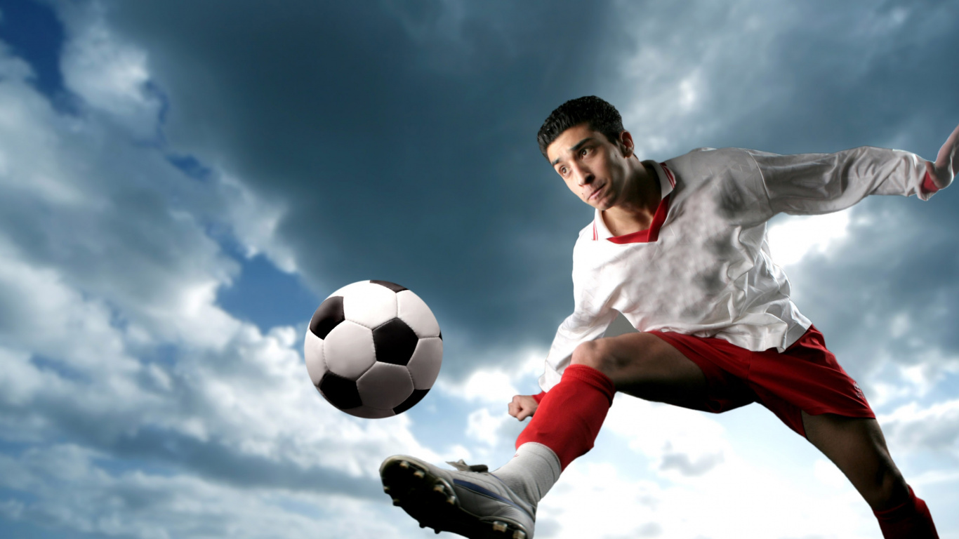 Hombre Con Camisa Blanca y Pantalones Cortos Rojos Jugando al Fútbol. Wallpaper in 1366x768 Resolution