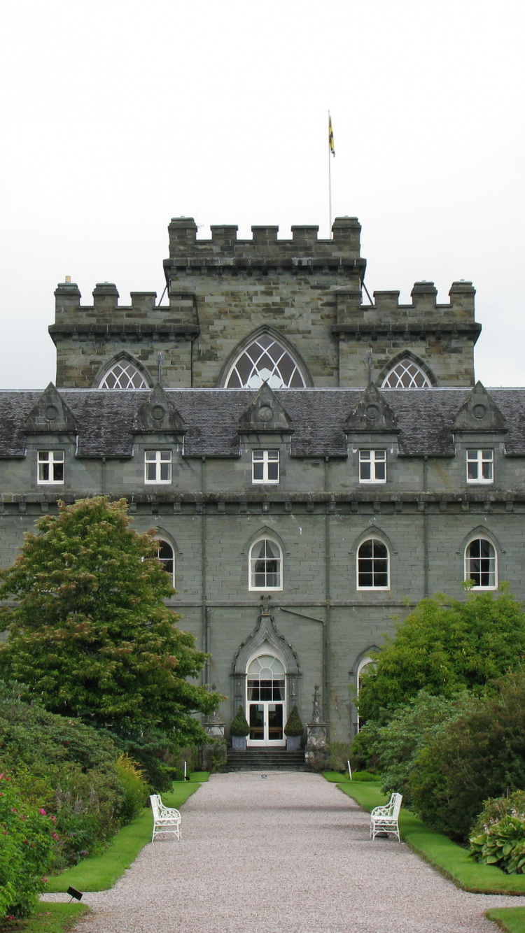 Edificio de Hormigón Gris Cerca de Árboles Verdes Durante el Día. Wallpaper in 750x1334 Resolution