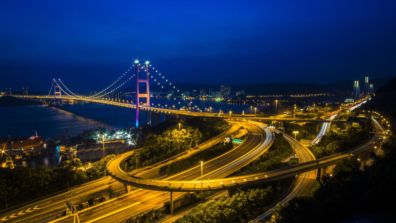 Photographie en Accéléré de Voitures Sur la Route Pendant la Nuit. Wallpaper in 1366x768 Resolution