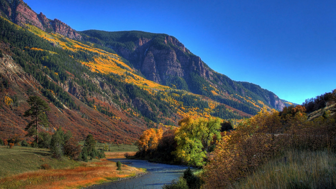 Green and Brown Mountains Under Blue Sky During Daytime. Wallpaper in 1280x720 Resolution