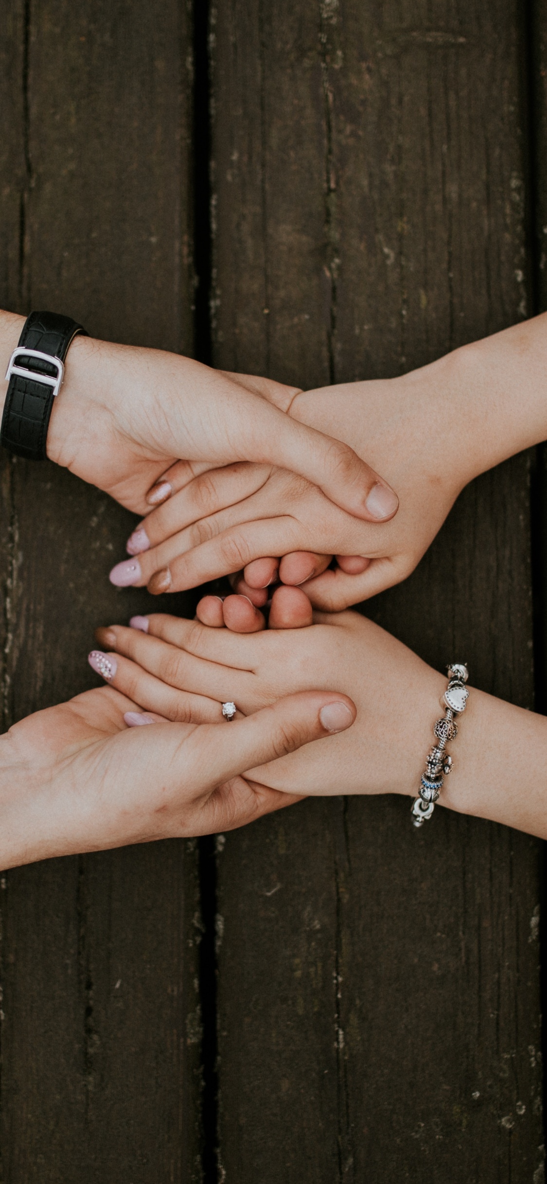 Mano, Muñeca, Dedo, Tomados de la Mano, Gesto. Wallpaper in 1125x2436 Resolution