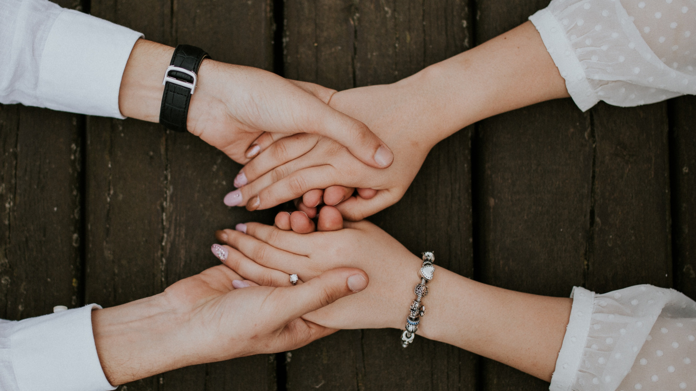 Hand, Handgelenk, Finger, Die Hände Halten, Geste. Wallpaper in 1366x768 Resolution