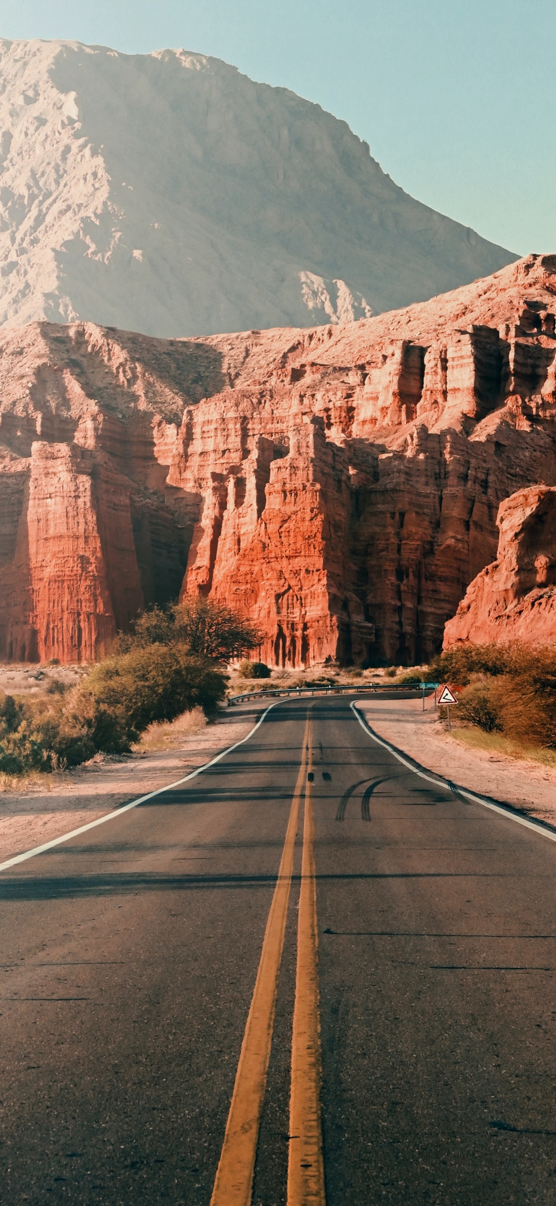 Los Castillos, Montaña, Ecorregión, Paisaje Natural, la Superficie de la Carretera. Wallpaper in 1125x2436 Resolution