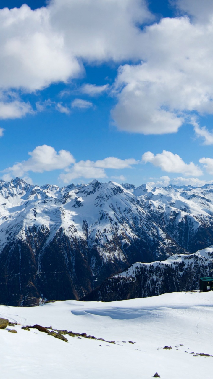 Montagne Couverte de Neige Sous Ciel Bleu Pendant la Journée. Wallpaper in 720x1280 Resolution