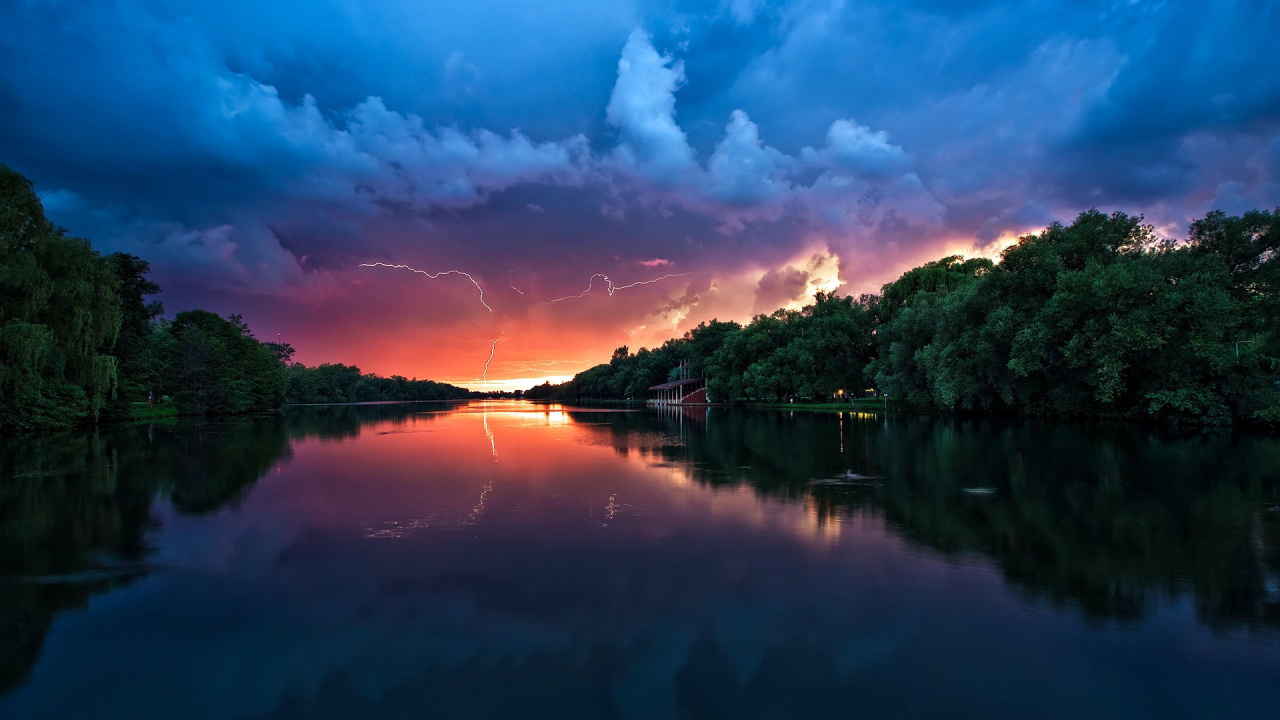 Green Trees Beside Body of Water Under Blue Sky and White Clouds During Daytime. Wallpaper in 1280x720 Resolution