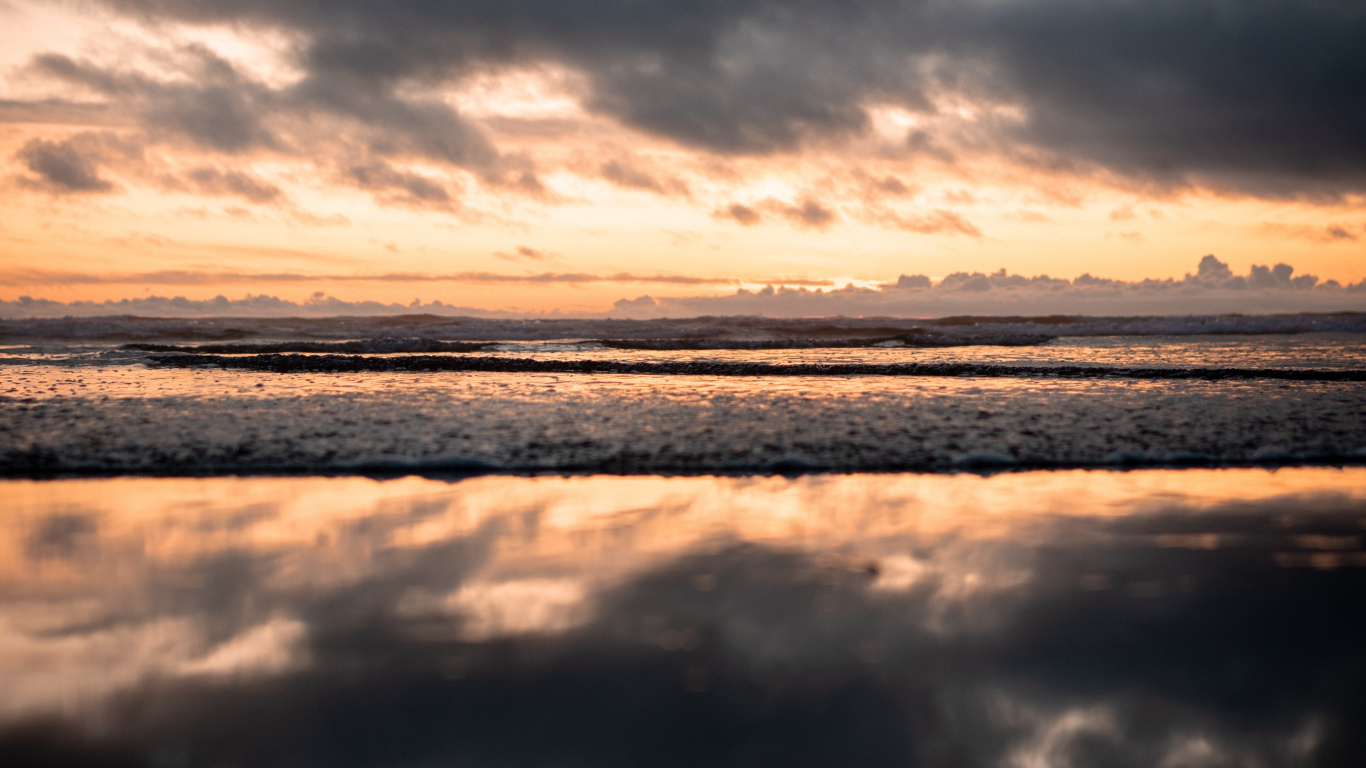 Meer, Horizont, Cloud, Wasser, Sonnenuntergang. Wallpaper in 1366x768 Resolution