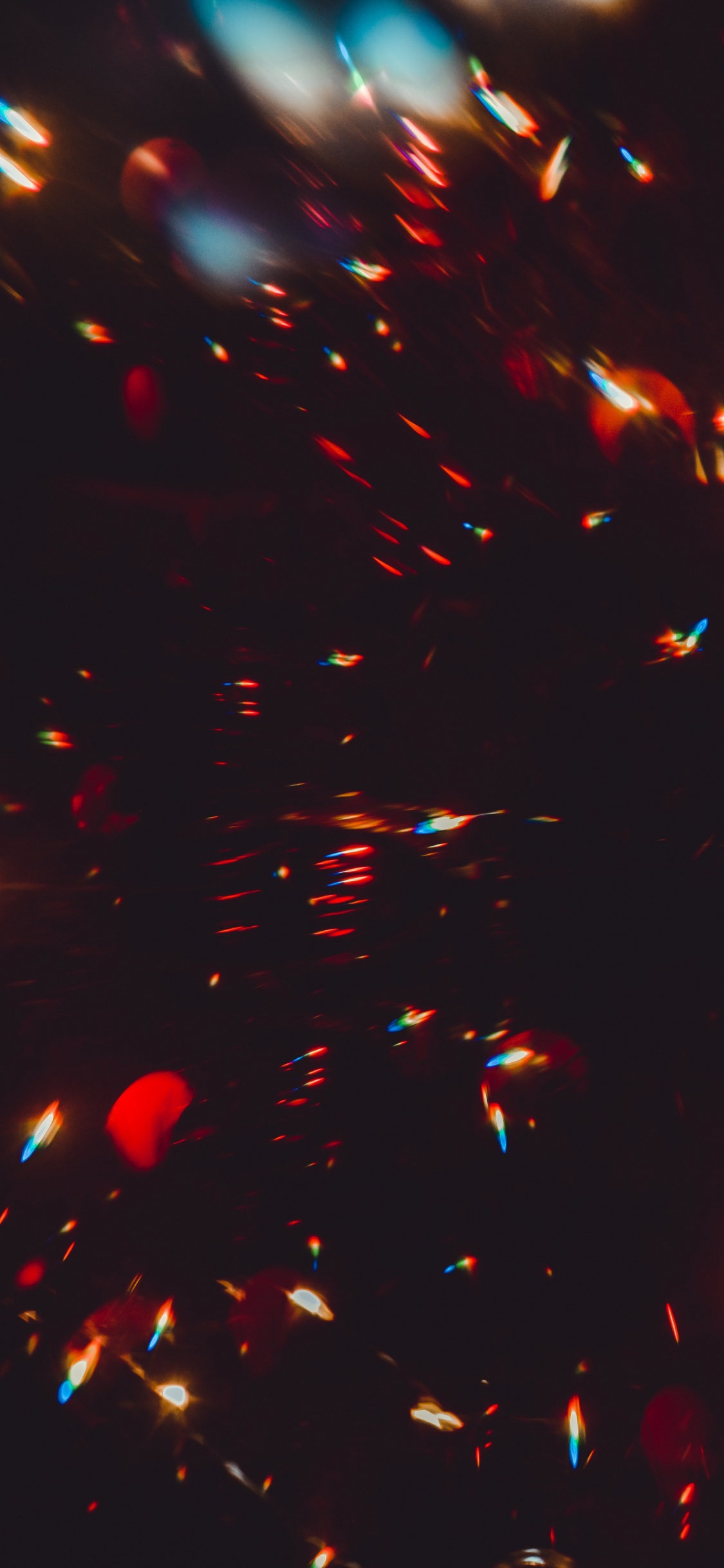 Rotes Und Gelbes Feuerwerk Während Der Nacht. Wallpaper in 1125x2436 Resolution