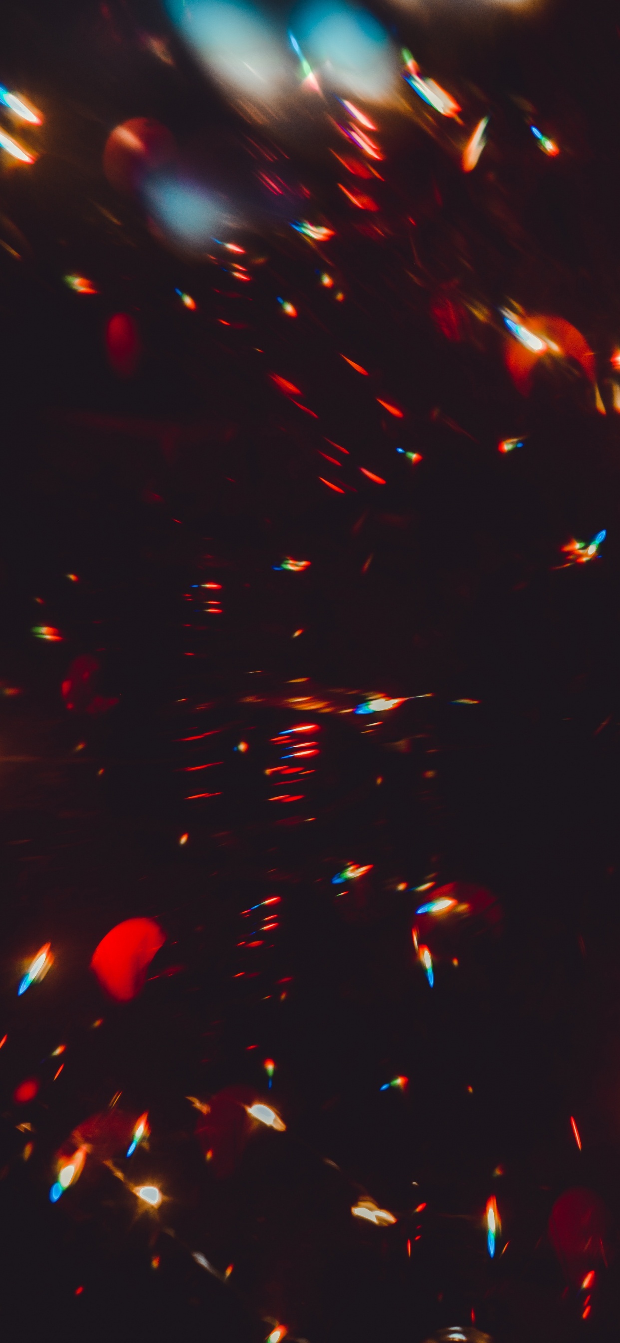 Rotes Und Gelbes Feuerwerk Während Der Nacht. Wallpaper in 1242x2688 Resolution