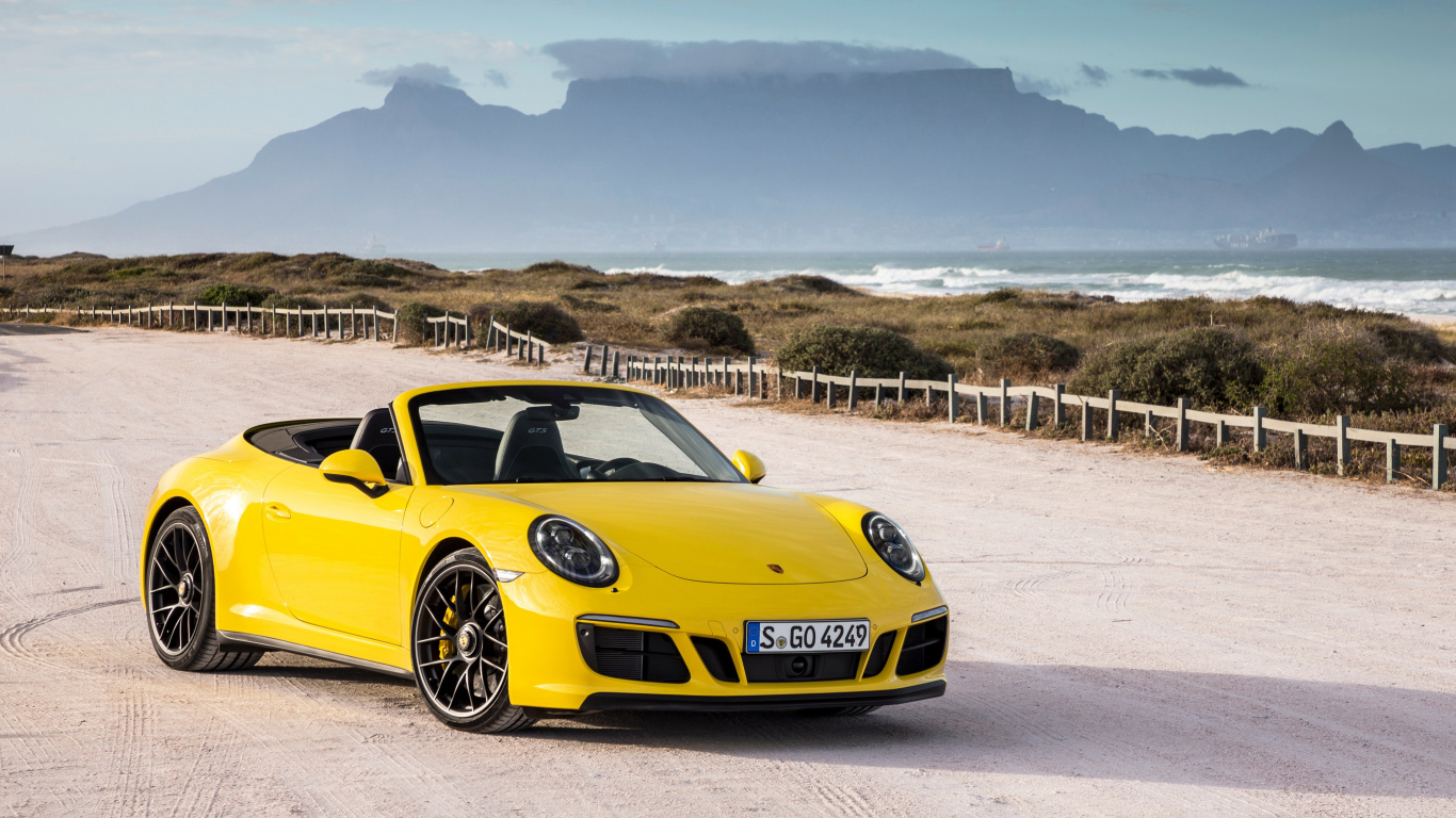 Ferrari 458 Italia Jaune Sur la Plage Pendant la Journée. Wallpaper in 1366x768 Resolution