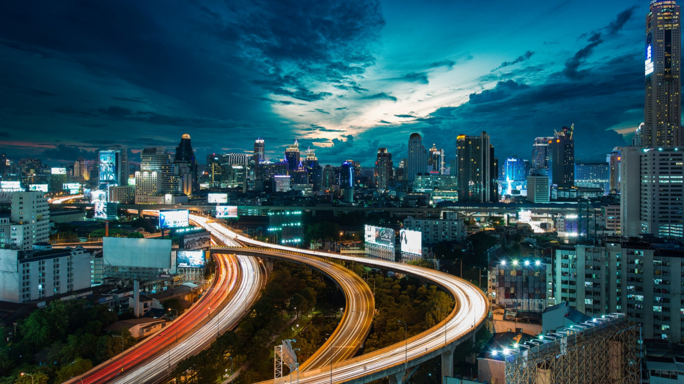 Fotografía de Lapso de Tiempo de la Ciudad Durante la Noche.. Wallpaper in 1366x768 Resolution