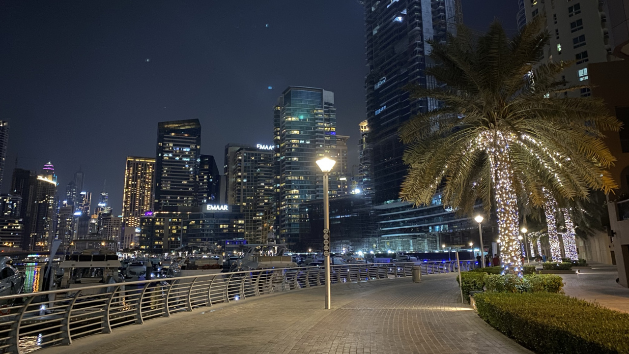 Dubai, Dubai Marina, Gewässer, Road, Nacht. Wallpaper in 1280x720 Resolution