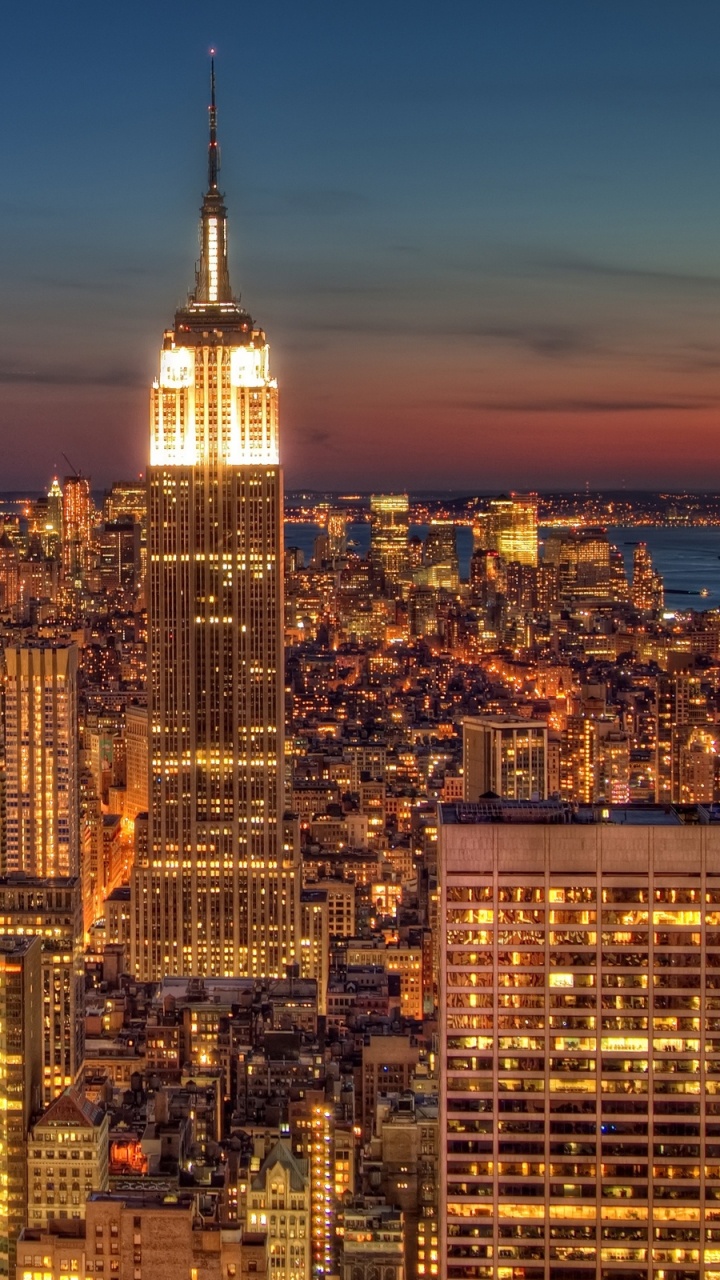 Horizonte de la Ciudad Durante la Noche. Wallpaper in 720x1280 Resolution