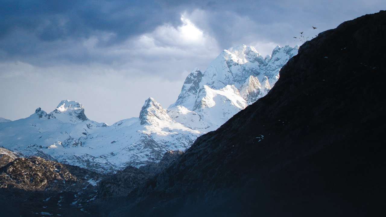 Mountainous Landforms, Mountain, Highland, Cloud, Mountain Range. Wallpaper in 1280x720 Resolution