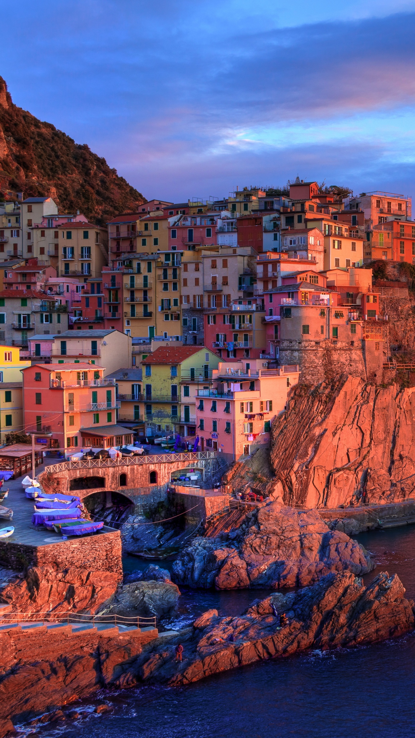 Houses on Cliff Beside Sea During Daytime. Wallpaper in 1440x2560 Resolution