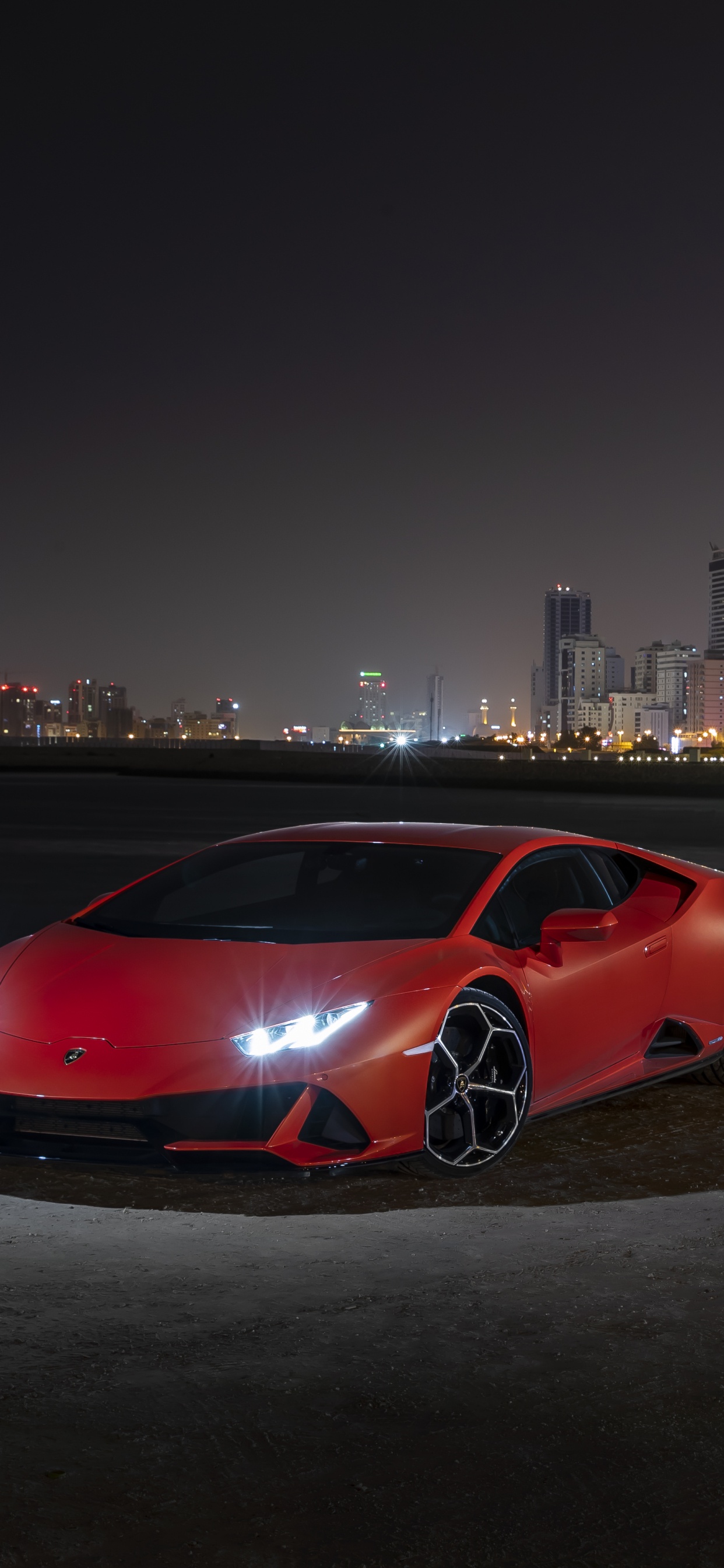 Rotes Coupe Auf Einem Parkplatz Geparkt. Wallpaper in 1242x2688 Resolution