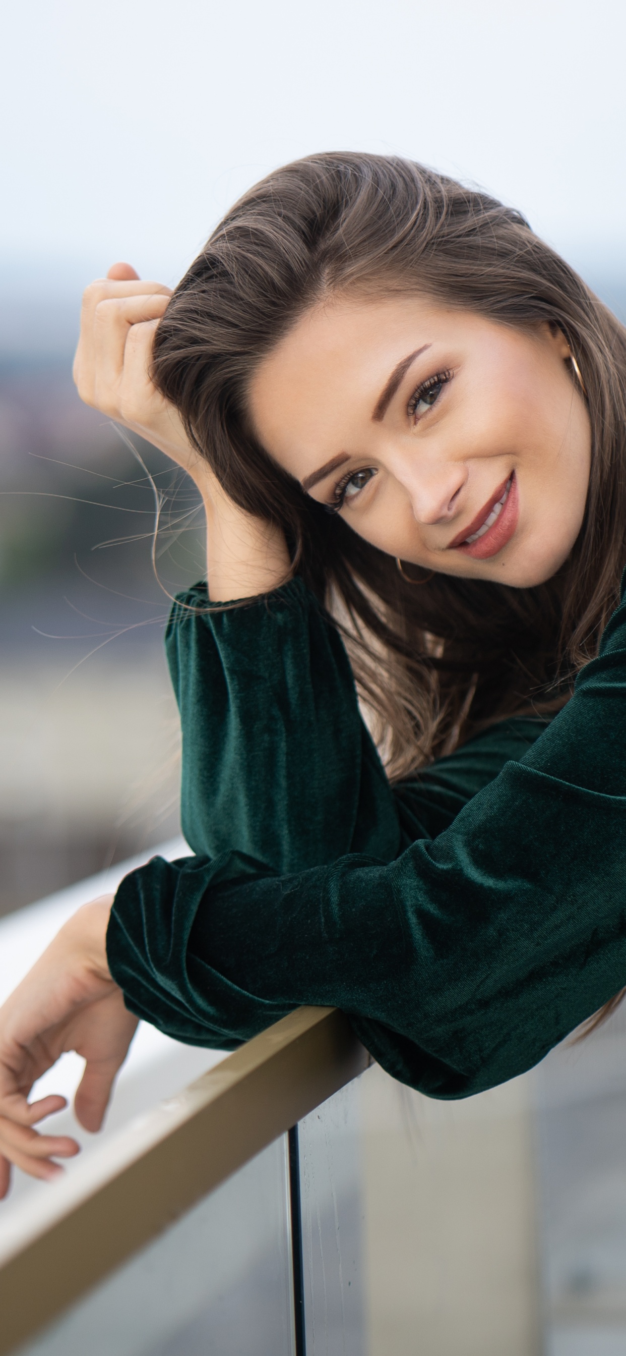 Belleza, Peinado, el Pelo Largo, Sesión, Sonrisa. Wallpaper in 1242x2688 Resolution