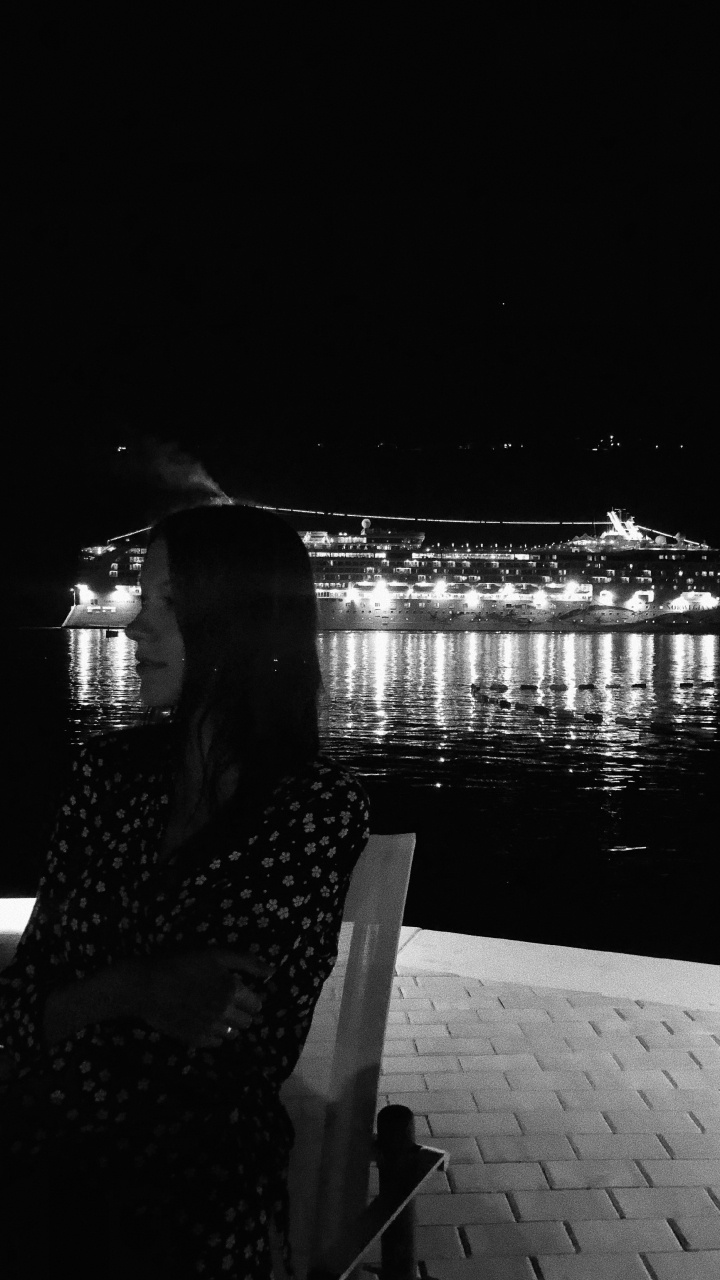 Réflexion, Eau, Noir et Blanc, Nuit, Obscurité. Wallpaper in 720x1280 Resolution