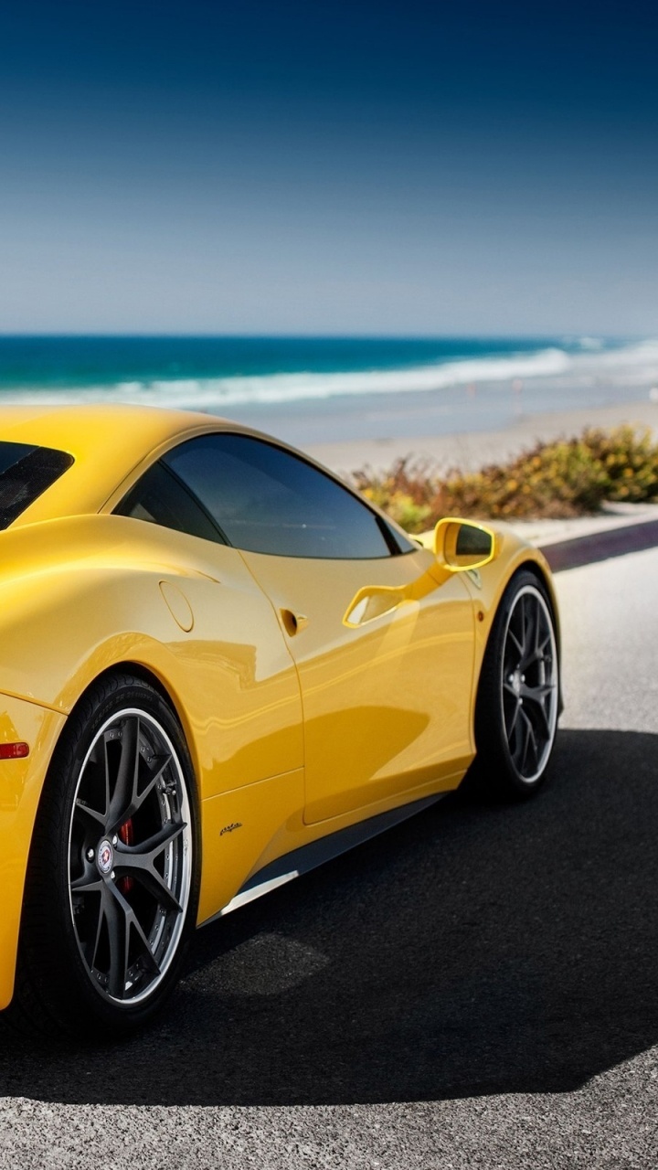 Lamborghini Aventador Jaune Sur du Sable Noir Près D'un Plan D'eau Pendant la Journée. Wallpaper in 720x1280 Resolution