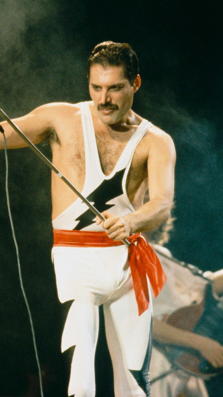 Freddie Mercury, Queen, Performance, Entertainment, Music. Wallpaper in 720x1280 Resolution