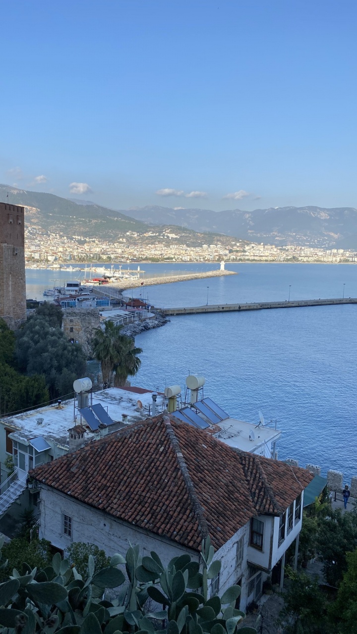 Kizilkule, Bergkette, Wasser, Cloud, Gebäude. Wallpaper in 720x1280 Resolution