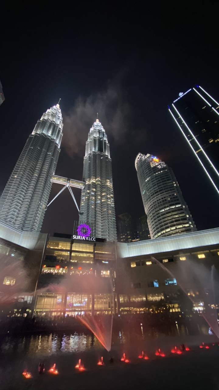 Petronas Towers, Kuala Lumpur, Malaysia, Petronas Twin Towers, Night. Wallpaper in 720x1280 Resolution